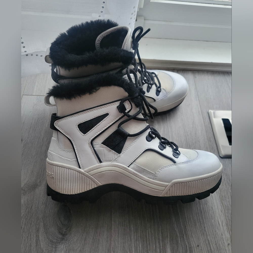 Michael Kors Winter Boots Size 8 - Picture 3 of 9